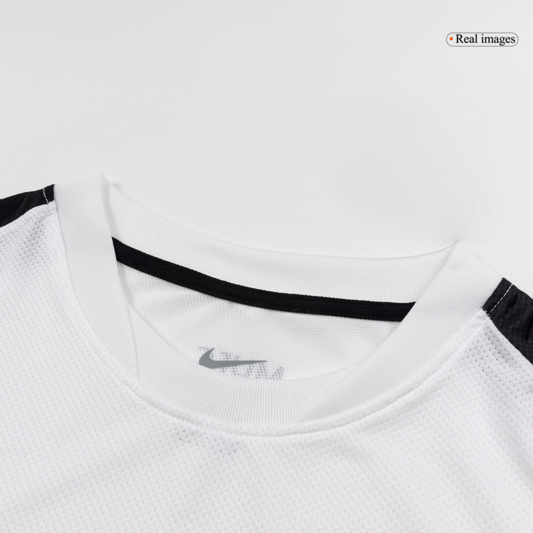 Retro 2010/11 Manchester United Away Soccer Jersey - Image 4